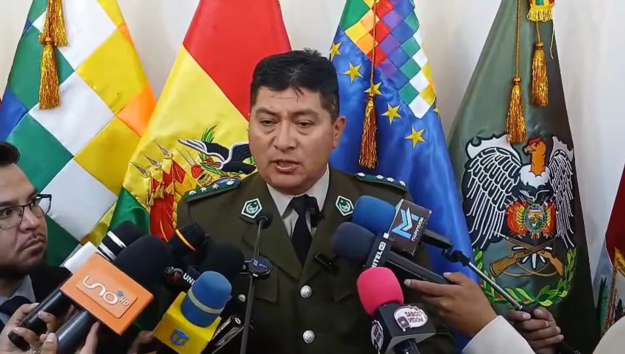 BLOQUEO EN LA RUTA POTOSI ORURO RETIENE EN CARRETERA APROXIMADAMENTE A 40 VEHÍCULOS