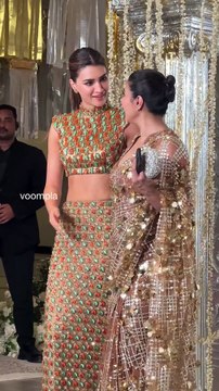 kajol and kriti sanon at manish malhotra’s diwali party