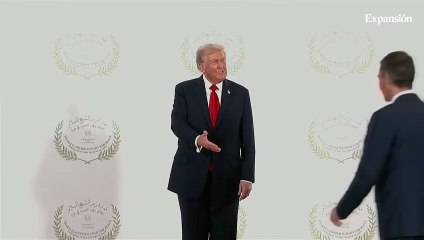 Trump y Sánchez se saludan cordialmente en la firma del plan de paz para Gaza