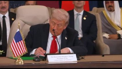 Trump firma con altri mediatori accordo cessate il fuoco a Gaza