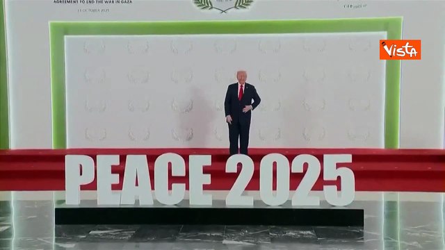 Accordi pace Gaza, Trump stringe le mani ai leader in Egitto, il timelapse della casa Bianca