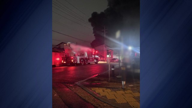 안산 반월공단 도금공장 화재...건물 일부 소실 / YTN