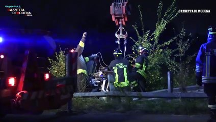 Spaventoso incidente in tangenziale: 15enne gravissima
