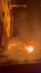 Şanlıurfa’nın Haliliye ilçesinde gece saatlerinde çıkan otluk alan yangını, korku dolu anlara neden oldu.