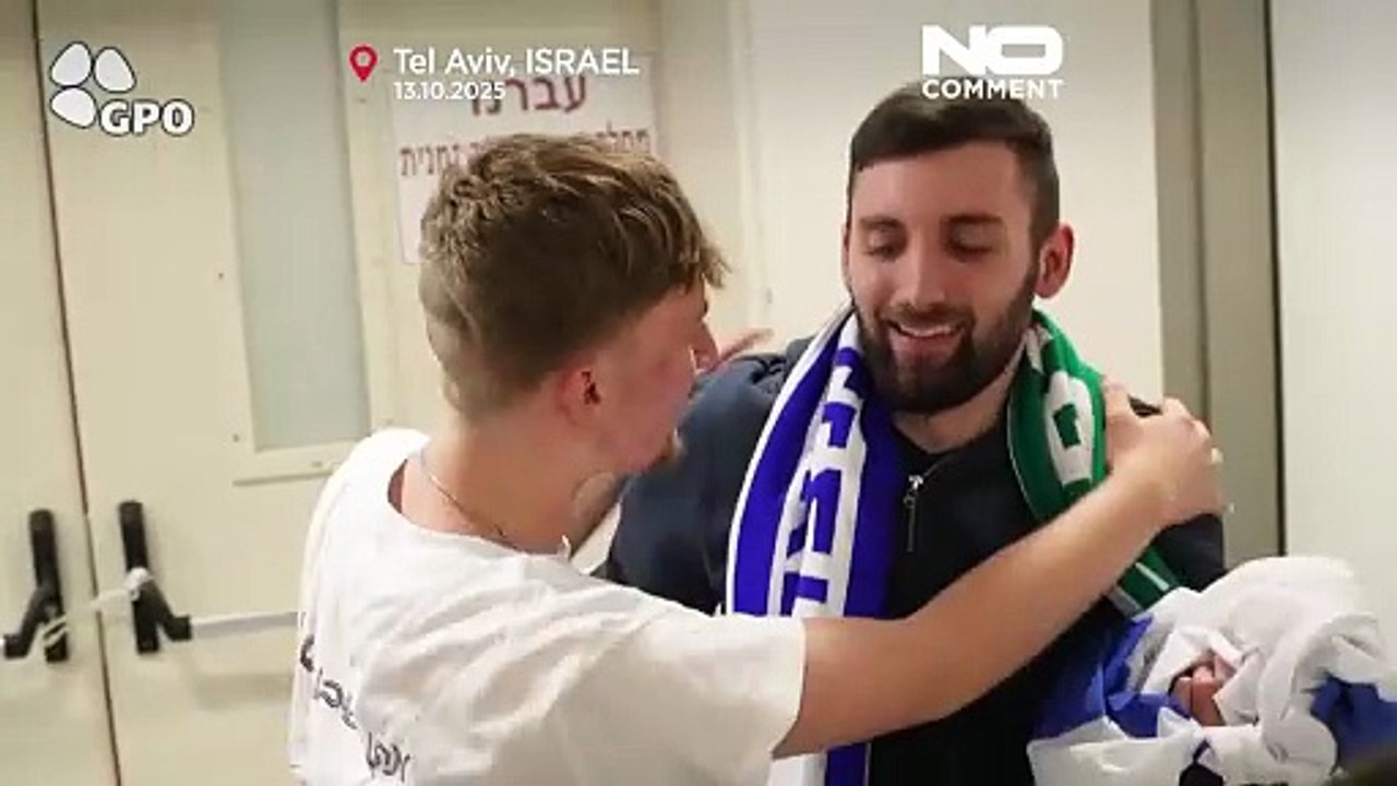 Befreite Geiseln treffen nach zwei Jahren Gefangenschaft ihre Familien in Tel Aviv