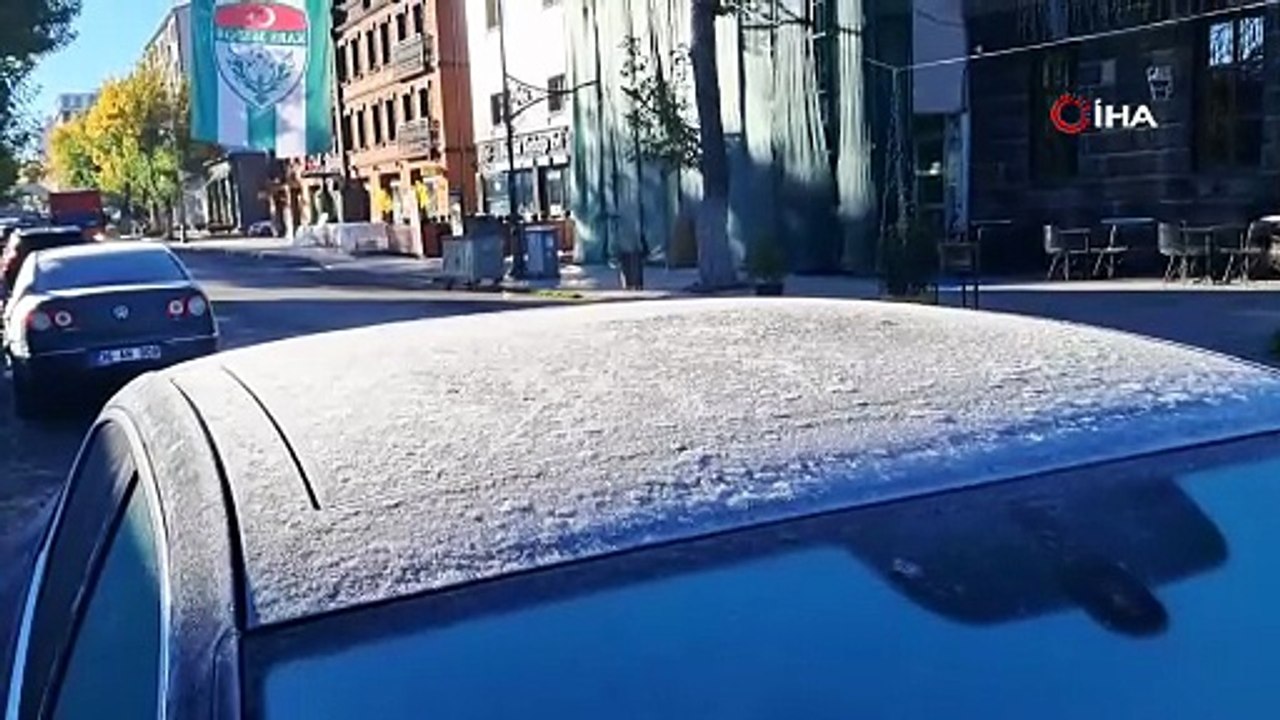 Kars buz kesti: Termometreler eksi 7’yi görünce araç camları buz tuttu