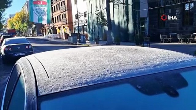 Kars buz kesti: Termometreler eksi 7’yi görünce araç camları buz tuttu