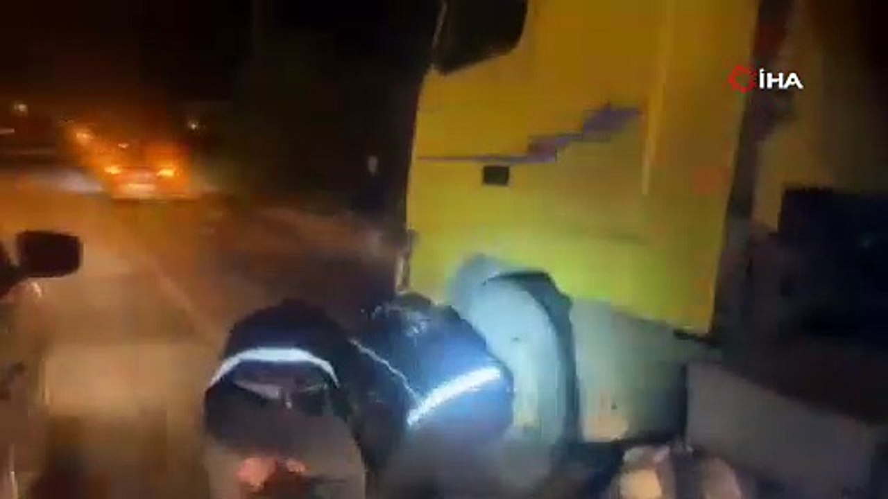 Hafriyat kamyonu kasasından moloz yerine göçmen çıktı