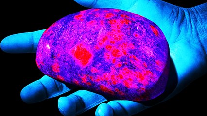 Mystère : impossible d’identifier des roches lumineuses incomparables à aucune autre existante