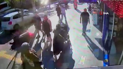 Yaya geçidinden geçen Alman aileye otomobil çarptı: 1 yaralı