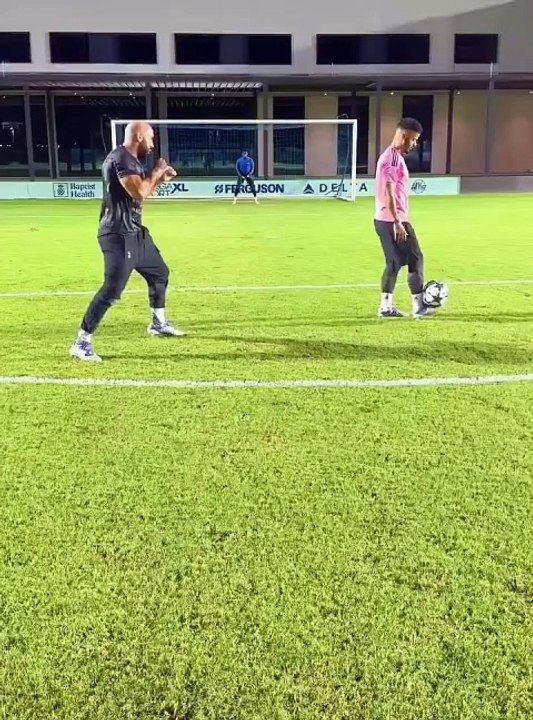 El golazo por toda la escuadra de Yassine Cheuko, el guardaespaldas de Messi