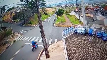 Ladrões de moto são filmados em Cambira fugindo para Apucarana