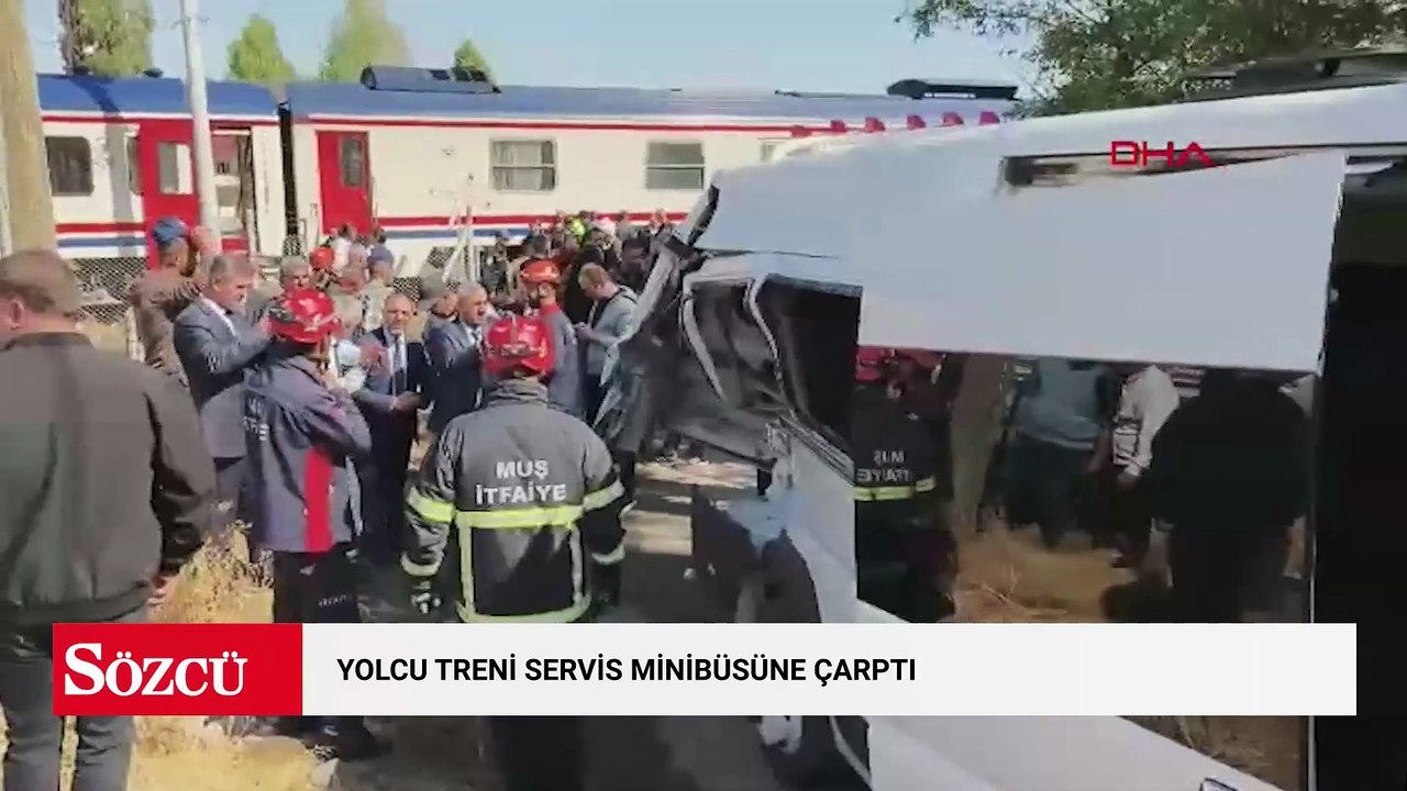 Yolcu treni servis minibüsüne çarptı; 17 öğrenci yaralandı