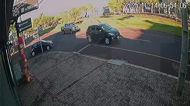 Entenda como ocorreu acidente entre Etios e HB20 na Avenida Tancredo Neves, em Cascavel