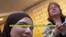Momen Haru Sang Anak Mengajak Ibunya Ke Dalam Masjid