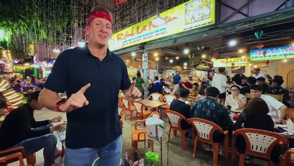 Saigon After Midnight!! Vietnam Late Night Street Food!!