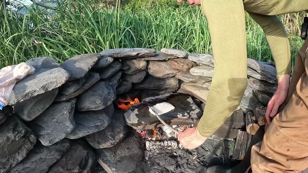 4 Days Alone in Alaska - Bushcraft Camping & Foraging Food