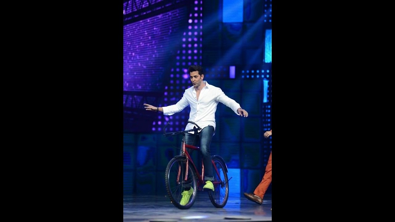 Hrithik Roshan casually turning the Dance + Season 2 stage into a full-blown action set! 🚴‍♂️🔥 Those cycle stunts? Pure Greek God energy.  #glamsham #hrithikroshan #danceplusseason2 #cyclestunts #bollywood #realityshow #behindthescenes #indiantelevision