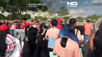 Centenas de indígenas protestam em Brasília por reconhecimento de terras