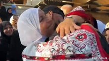 I palestinesi liberati abbracciano le loro famiglie a Jenin