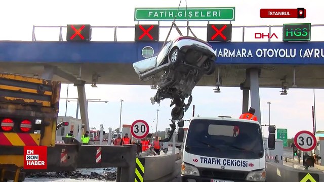 İstanbul'da Kuzey Marmara Otoyolu'nda otomobil gişe bariyerine çarptı