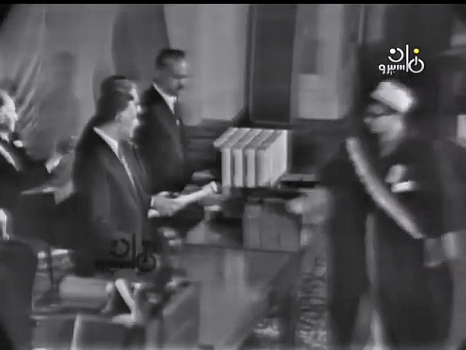نادر جداً. الرئيس جمال عبدالناصر يكرم عمر عبد الرحمن