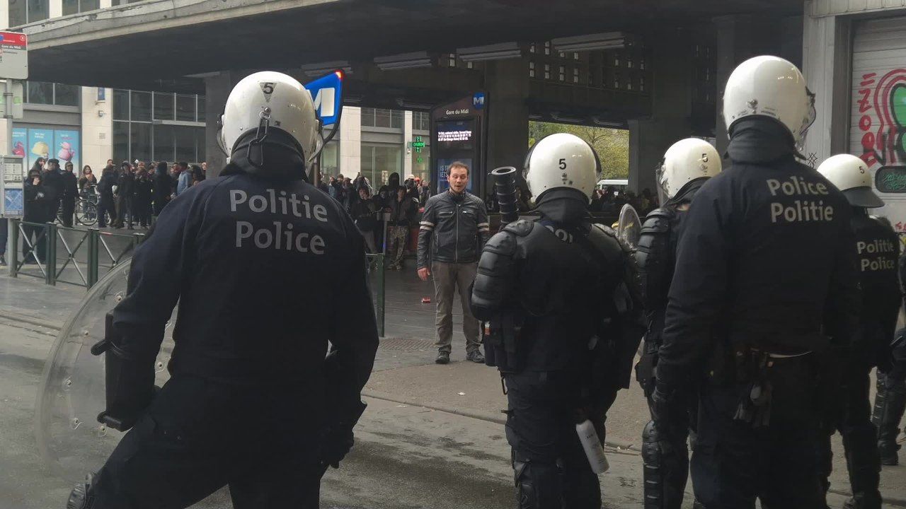 Manifestation du 14 octobre : des affrontements entre manifestants masqués et les forces de l'ordre