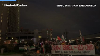 Il video del presidio contro la partita Italia-Israele a Bologna