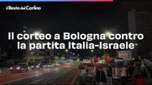 Il corteo a Bologna contro la partita Italia-Israele