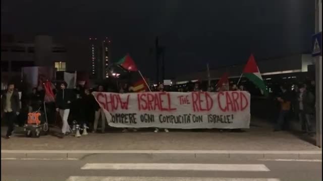 Bologna, il video del presidio dei Pro Pal sotto la sede della Rai contro Italia-Israele