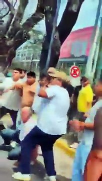 Taxistas y choferes de aplicaciones se pelearon a golpes en Aeroparque