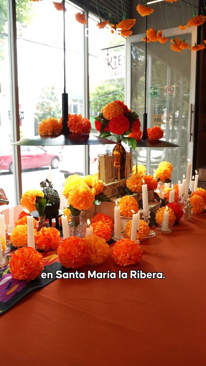 Pan de muerto tradicional en Kies Café