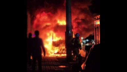 서울 신월동 국회대로서 승합차 전소...한때 교통 통제 / YTN