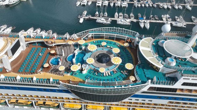 Liman liman geziyorlar: Bir gemiyle 2 bin 500 Alman geldi