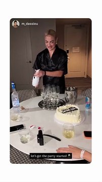 Η Ιωάννα Τούνη ανοίγει σαμπάνια στο Λας Βέγκας