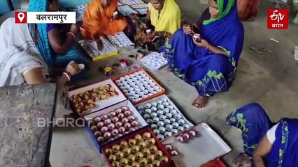 गौठान में बनाए ईको फ्रेंडली दीये, महिलाओं ने भरे मेहनत के रंग