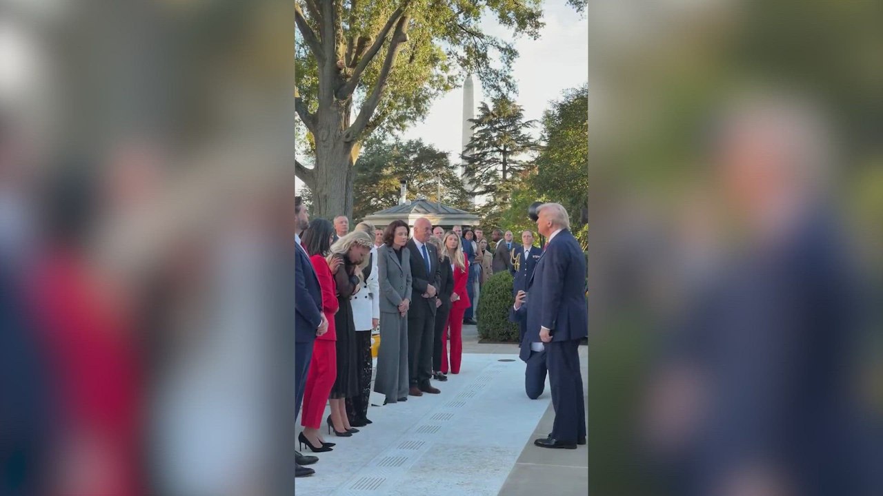 TRUMP AND VANCE STAND WITH ERIKA DURING EMOTIONAL ‘AMAZING GRACE’ MOMENT
