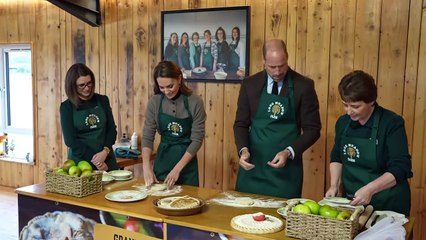 William and Kate bake potato and apple cake