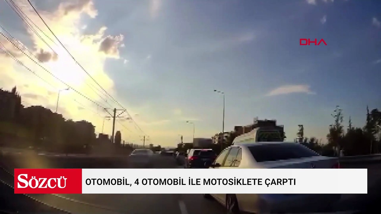 Otomobil, 4 otomobil ile motosiklete çarptı; o anlar kamerada
