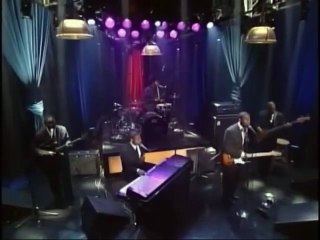 D'Angelo chante "Lady" en live