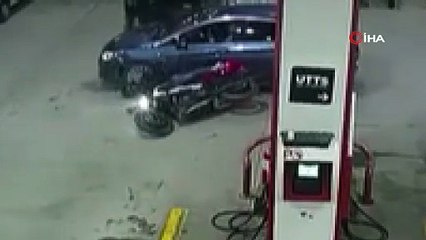 Akaryakıt istasyonundaki kaza kameralara yansıdı