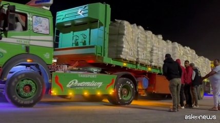 Decine di camion di aiuti umanitari si dirigono verso Gaza