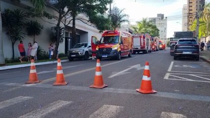Bombeiros evacuam edifício após incêndio no Country
