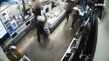 Pistole contro clienti e dipendenti, i colpi da "manuale" a Roma