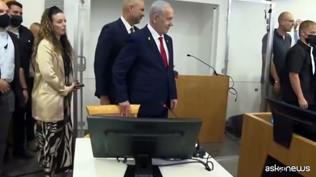 Netanyahu arriva in tribunale per udienza: è accusato di corruzione