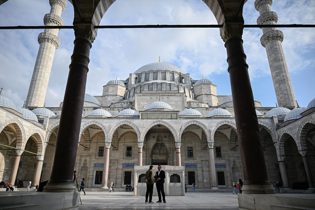 1557 yılından bu yana ihtişamını koruyor: İstanbulun simgelerinden Süleymaniye Camii ve Külliyesi