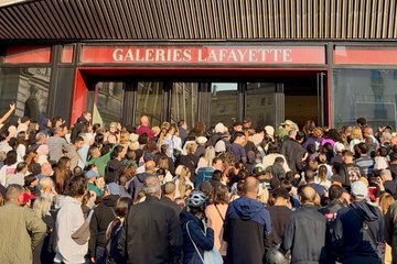 L'opération déstockage des Galeries Lafayette à Marseille mobilise les foules