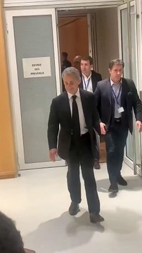👋🎶Pas de Danse 🎼de Mr Nicolas Sarkozy (2025)- L'ancien président français 🇫🇷 Nicolas Sarkozy suite à la décision de son incarcération à la prison de la santé avec exécution provisoire dans le procès libyen (21.10.3025)✔️