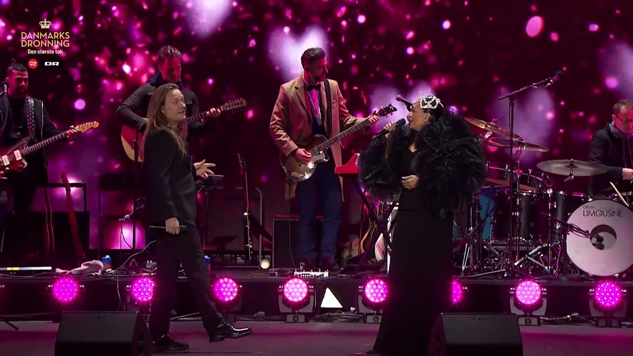 Henderson & Binzer - STRANGERS IN THE NIGHT | DANMARKS DRONNING - Den største tak | 2024 | DR & TV2
