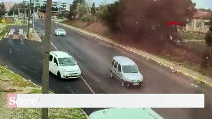 Hafif ticari aracın çarptığı otomobilde 1 kişi yaralandı; kaza kamerada
